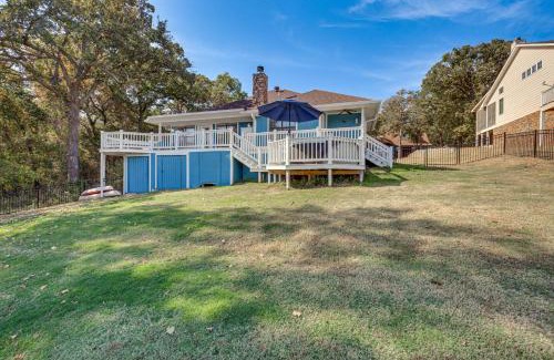 Kingston House | 300 Feet to Lake Texoma Modern Home with Deck!