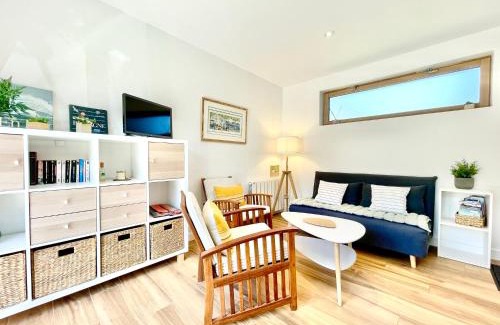 Larmor-Plage Apartment | 300 m Plage et Centre Ville - Parking Privatif et Gratuit sur Place - Terrasse Bois