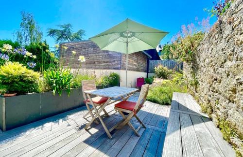 Larmor-Plage Apartment | 300 m Plage et Centre Ville - Parking Privatif et Gratuit sur Place - Terrasse Bois