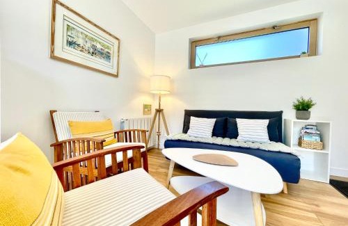 Larmor-Plage Apartment | 300 m Plage et Centre Ville - Parking Privatif et Gratuit sur Place - Terrasse Bois