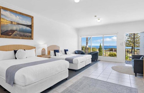 Port Noarlunga South Apartment | 300 m² Apartment ∙ 4 bedrooms ∙ 10 guests
