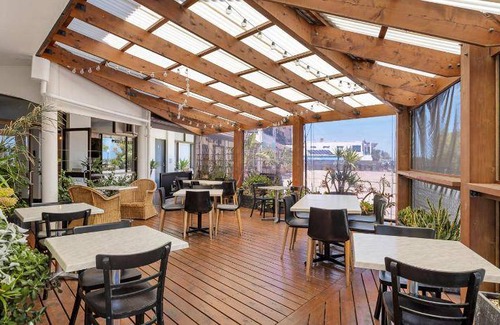 Port Noarlunga South Apartment | 300 m² Apartment ∙ 4 bedrooms ∙ 10 guests