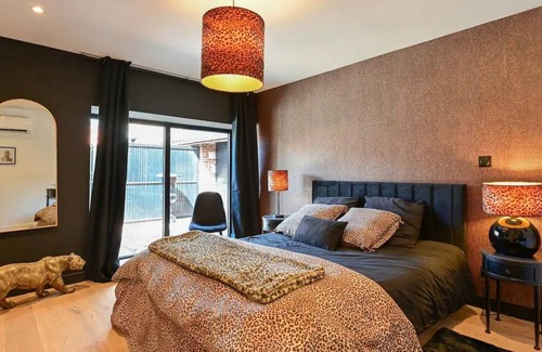 Marcq-en-Baroeul Cottage | 300 m² Cabin ∙ 6 bedrooms ∙ 12 guests
