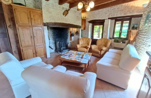 Valprionde House | 300 m² Gîte ∙ 7 bedrooms ∙ 20 guests
