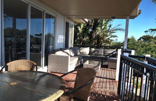 Emu Bay House | 300 m² House ∙ 3 bedrooms ∙ 8 guests