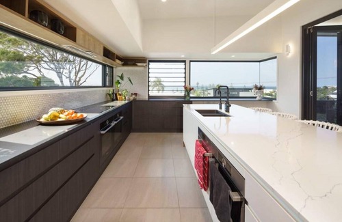 Moffat Beach House | 300 m² House ∙ 4 bedrooms ∙ 8 guests