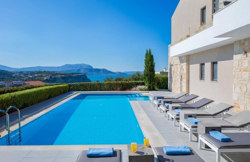 Plaka House | 300 m² House ∙ 4 bedrooms ∙ 9 guests