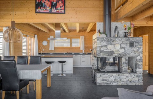 Bettmeralp House | 300 m² House ∙ 5 bedrooms ∙ 10 guests
