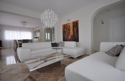 Kandia House | 300 m² House ∙ 5 bedrooms ∙ 10 guests