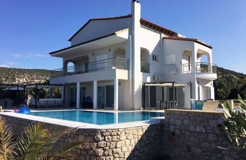 Kandia House | 300 m² House ∙ 5 bedrooms ∙ 10 guests