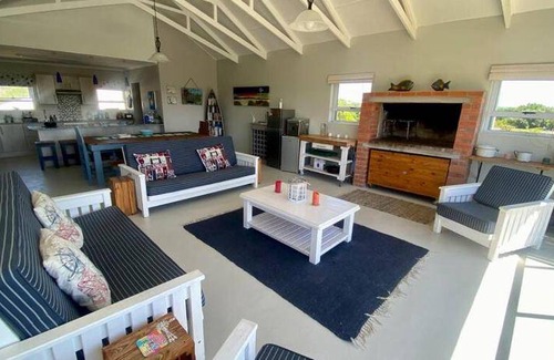 Paradise Beach House | 300 m² House ∙ 4 bedrooms ∙ 8 guests