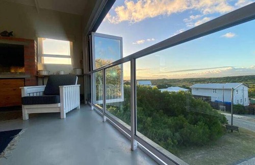 Paradise Beach House | 300 m² House ∙ 4 bedrooms ∙ 8 guests