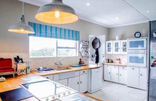 Still Bay House | 300 m² House ∙ 3 bedrooms ∙ 8 guests