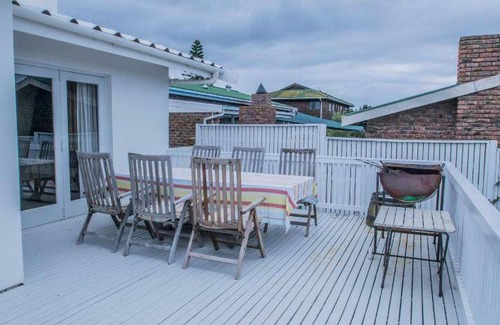 Still Bay House | 300 m² House ∙ 3 bedrooms ∙ 8 guests