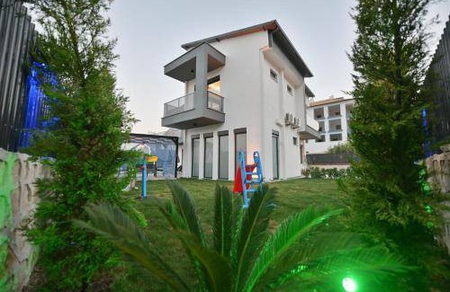 Demre Villa | 300 m² Villa ∙ 4 bedrooms ∙ 8 guests