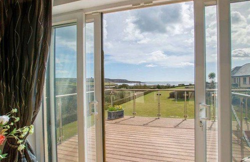 Ardmore Villa | 300 m² Villa ∙ 5 bedrooms ∙ 11 guests