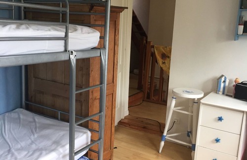 Pirou Cabin | 300 meters from the sea, house on enclosed land not overlooked for 9 people.