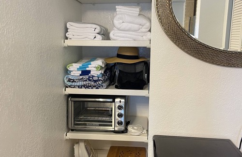 Vero Beach Apartment | 300 Steps to BEACH; 2 Bikes; Beach Gear; 4 HOLE Putting & Chipping GREENS