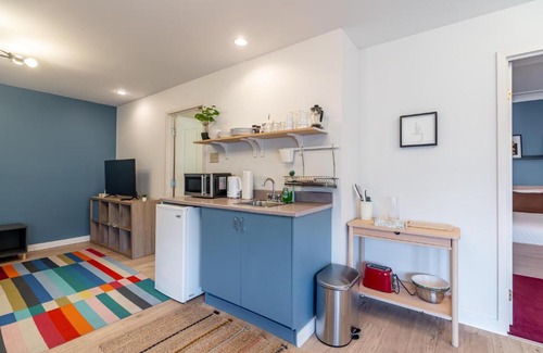 Dartmouth Hotel | 300 Stylish 1-bdrm Apt #308 With Ac