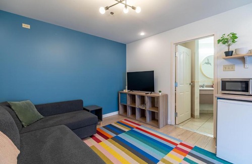Dartmouth Hotel | 300 Stylish 1-bdrm Apt #308 With Ac
