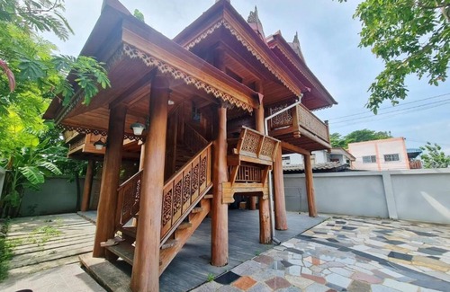 Bang Khen House | 300 Years Old Wooden House w 3 Bedrooms and big yard