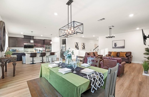Ontario House | 3000 sqft warm home