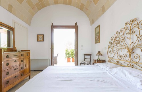 Ortelle Apartment | 3007 Dimora Donn`Anna - Bilo 3 by BarbarHouse