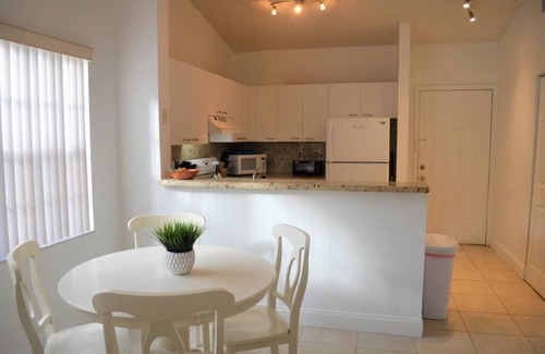 Boca Raton Apartment | 300D - West Boca 1 Bed/1Bath - walking distance to Evert