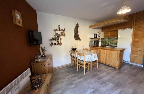 Le Super-Sauze Apartment | 300m from resort center, 2nd floor, terrace, tv, 28m², Sauze - Super Sauze