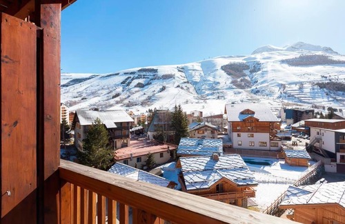 Les Deux Alpes Apartment | 300m from resort center, tv, ski locker, 20m², Les 2 Alpes