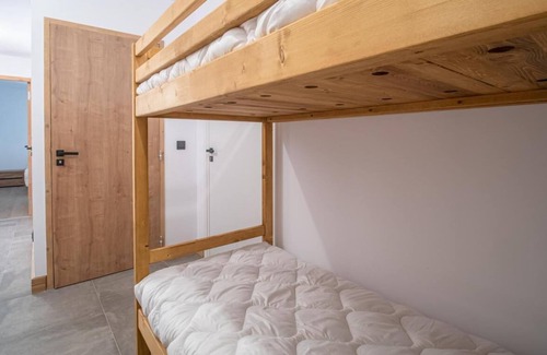 Champagny-en-Vanoise Apartment | 300m from ski slopes, 2nd floor, balcony, parking, tv, 71m², Champagny-en-Vanoise