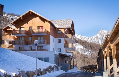 Puy-Saint-Vincent Apartment | 300m from ski slopes, 2nd floor, swimming pool, balcony, tv, ski locker, 25m², Puy-Saint-Vincent