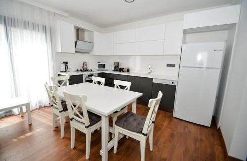 Turgutreis Apartment | 300m to Beach 2 Bedroom Upstairs Flat with Pool A2 - Yeni Dünya Bodrum