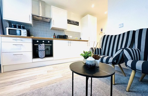 Wakefield Apartment | 301 Grosvenor House City Centre