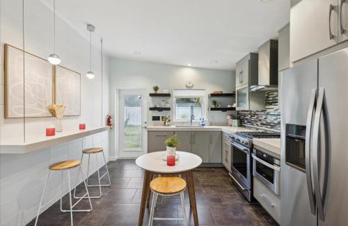 Winslow Reserve House | 301 N Azure Ln