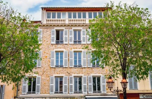 Antibes Old Town Apartment | #302-Heart of Vieil Antibes - Place Nationale-High-End Newly Renovated & Furnished Appartment