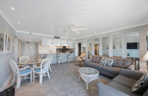 Madeira Beach Condo | #302 The Collwood: 2 BR, 2 BA Condominium in Madeira Beach, Sleeps 6