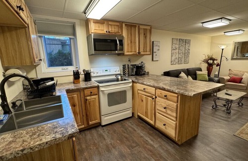 Fairbanks Apartment | 303 2bd lower · Vintage 2 bedroom close to downtown and river walk