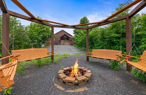 Wears Valley Cabin | 303 m² Cabin ∙ 6 bedrooms ∙ 18 guests
