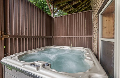 Wears Valley Cabin | 303 m² Cabin ∙ 6 bedrooms ∙ 18 guests
