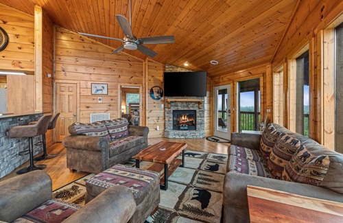Wears Valley Cabin | 303 m² Cabin ∙ 6 bedrooms ∙ 18 guests