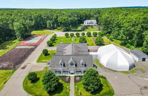 Blakeslee House | 303 m² House ∙ 4 bedrooms ∙ 12 guests