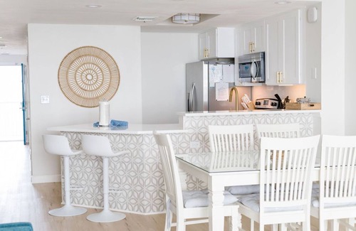 Destin Condo | 304 Sterling Sands Completely Renovated - Beach Chairs & Umbrella included