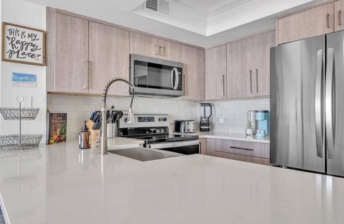 Fort Walton Beach Condo | 305 | Free Beach Service + Beach Towels + 2 Pools + 2 Kings