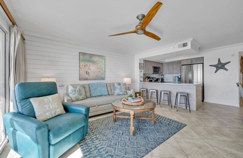 Fort Walton Beach Condo | 305 | Free Beach Service + Beach Towels + 2 Pools + 2 Kings
