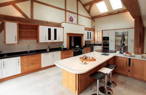 Nuthurst House | 305 m² House ∙ 4 bedrooms ∙ 8 guests