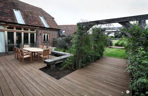 Nuthurst House | 305 m² House ∙ 4 bedrooms ∙ 8 guests