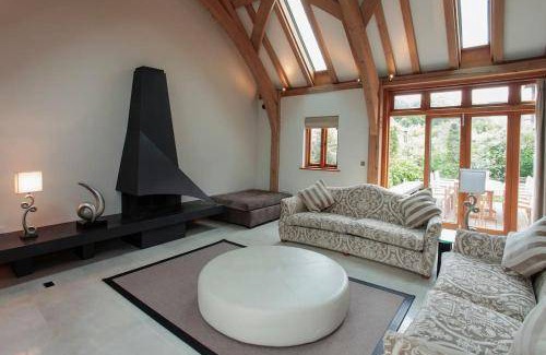 Nuthurst House | 305 m² House ∙ 4 bedrooms ∙ 8 guests