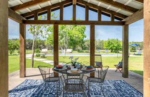 West Oak Hill House | 305 m² House ∙ 4 bedrooms ∙ 9 guests