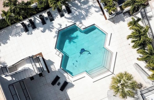East Fort Lauderdale Apartment | #305 Spacious 1 bedroom apartment with pool in Ft Lauderdale, Fl just a few ste
